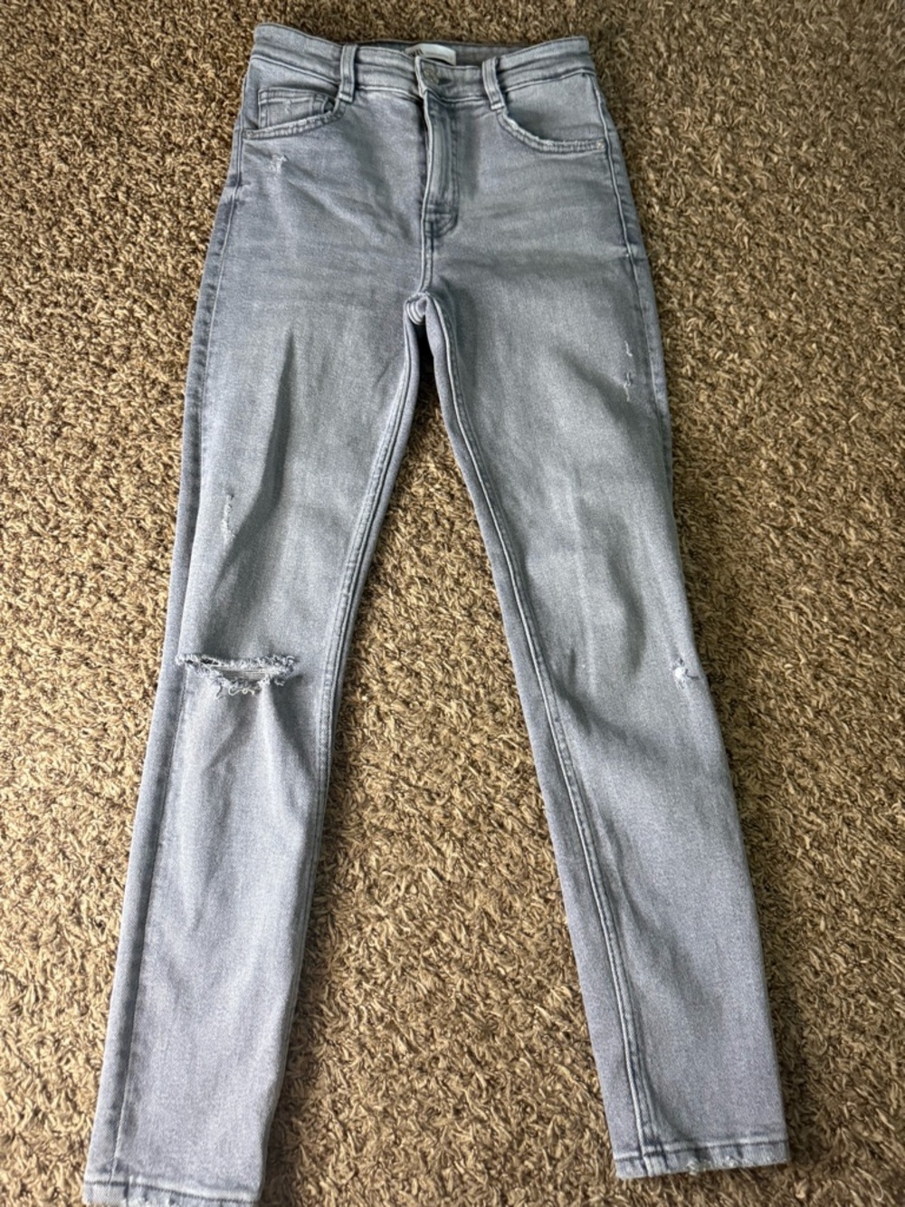 Zara Light Gray Skinny Jeans with‎ Knee Distress